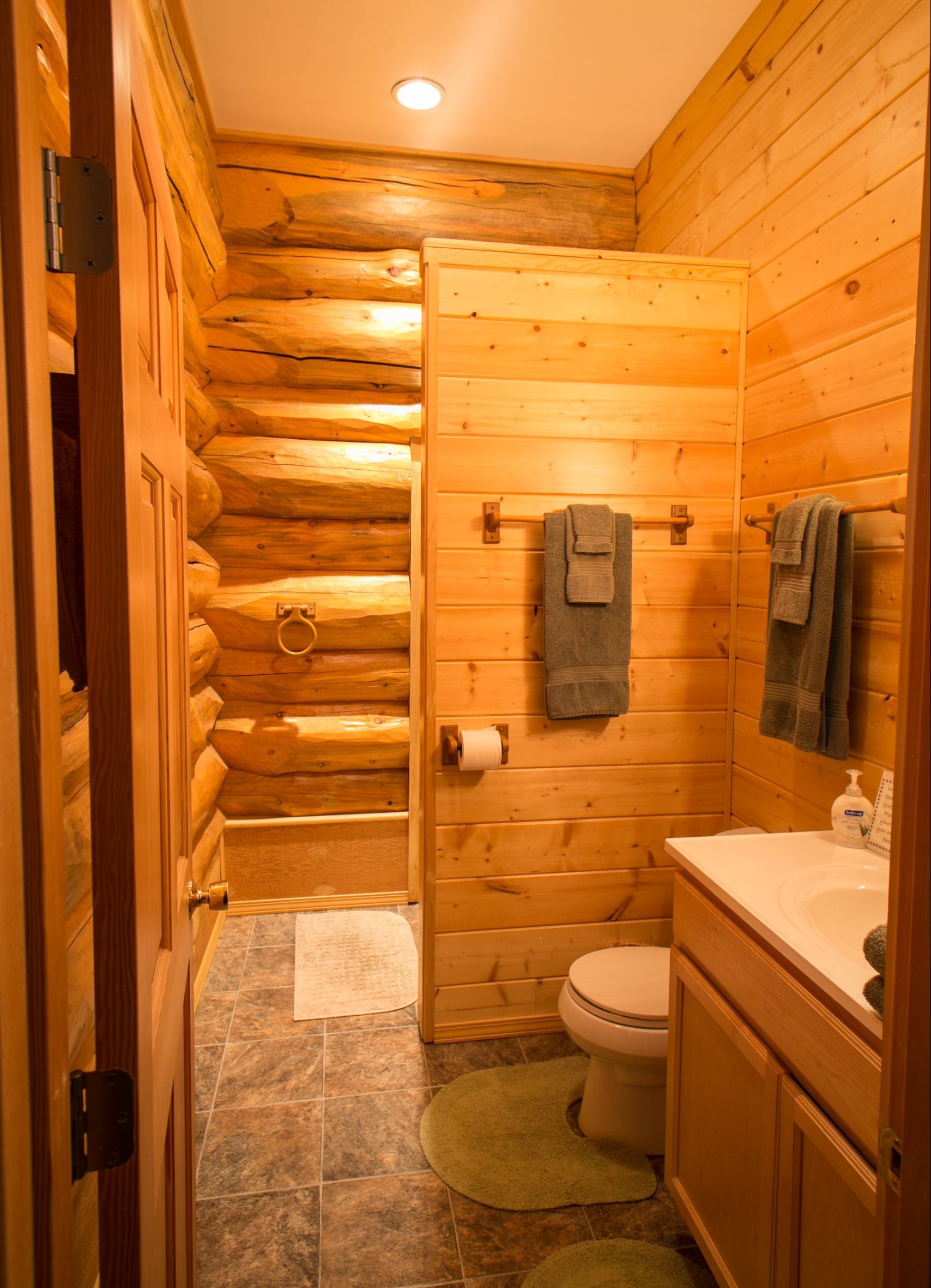 Eagle Tree Cabin Bathroom