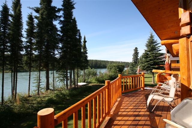 Outdoor Deck of Eagle View Cabin
